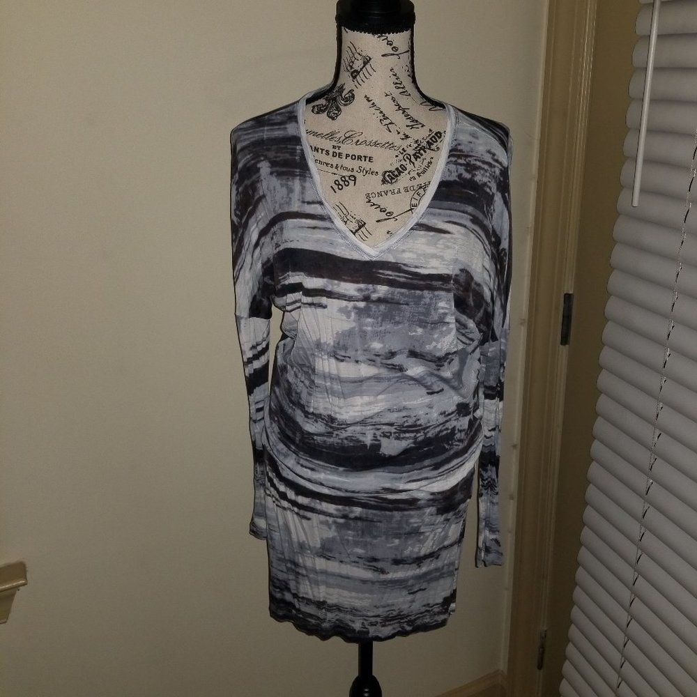 ⚡cabi Muted Watercolor V-Neck Long Sleeve Tee⚡